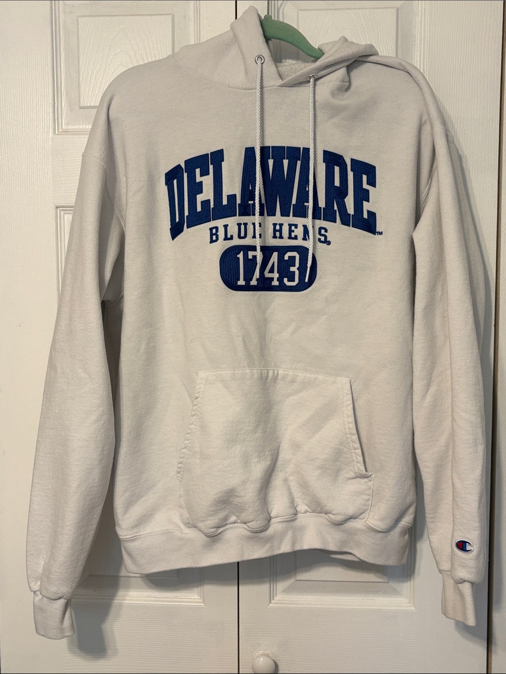 Champion White Hoodie with Blue Delaware Blue Hens Embroidery XL